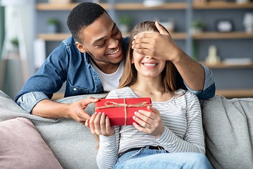cách làm người yêu vui bằng quà tặng
