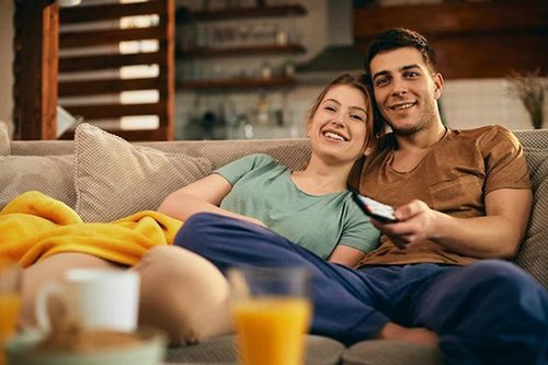 cách làm người yêu vui rủ xem phim